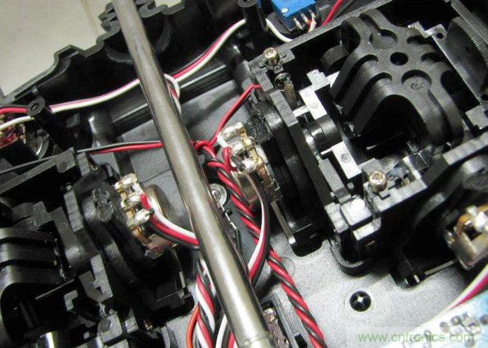 無人機(jī) DIY 制作全過程，酷得不要不要的！