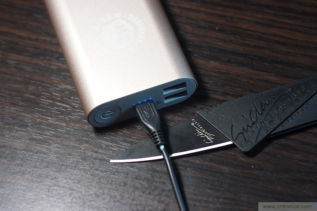 移動電源也玩雙引擎？快到你想象不到