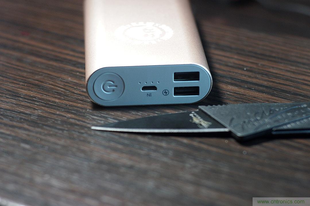 移動電源也玩雙引擎？快到你想象不到