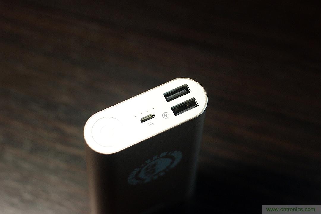 移動電源也玩雙引擎？快到你想象不到