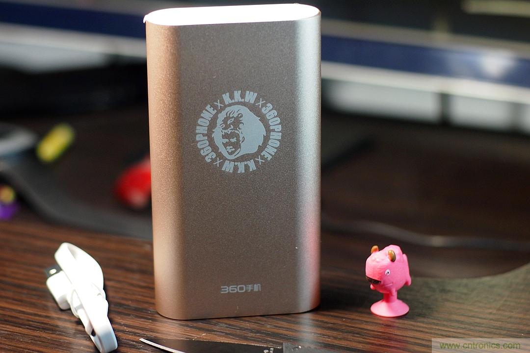 移動電源也玩雙引擎？快到你想象不到