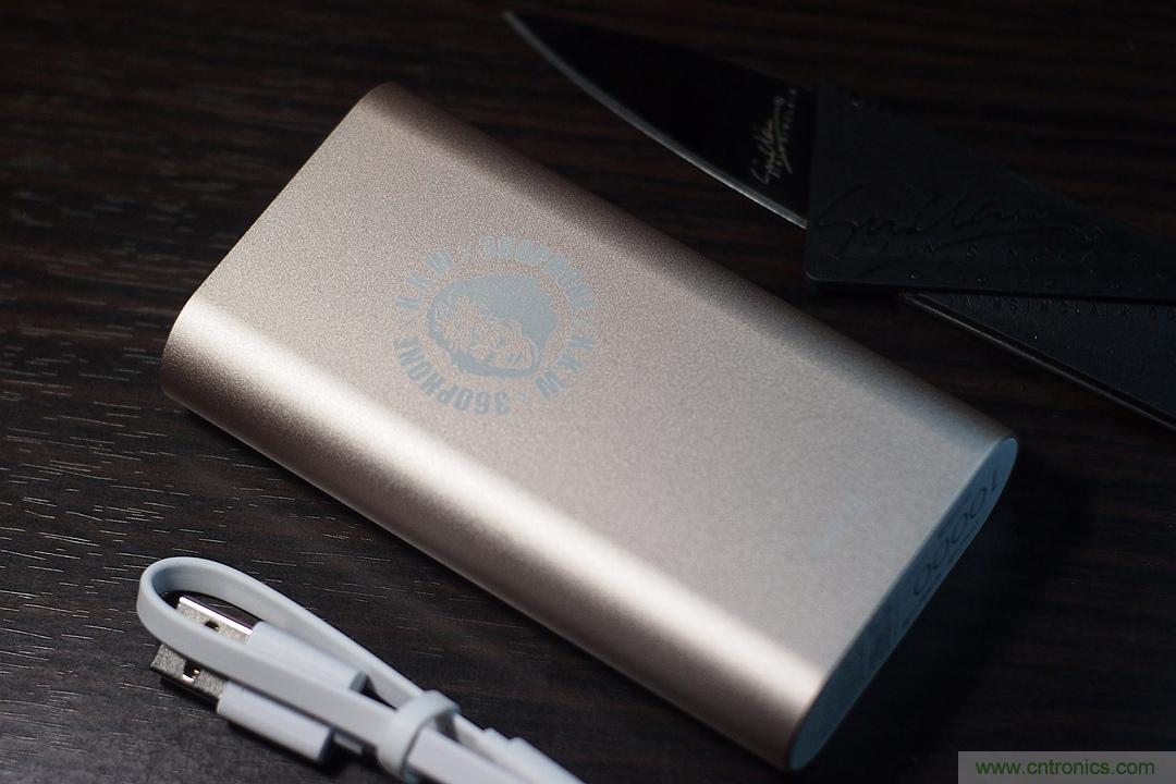 移動電源也玩雙引擎？快到你想象不到