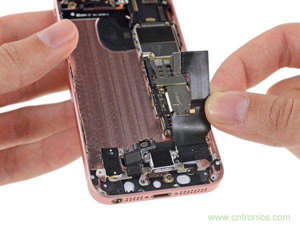 有什么地方?jīng)]有變？iPhone SE真機(jī)拆解