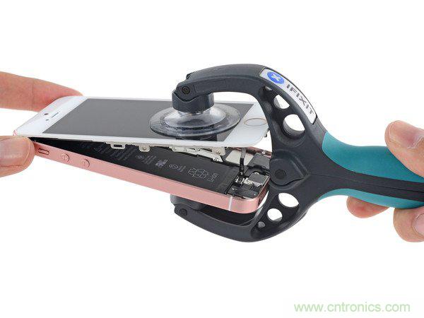 有什么地方?jīng)]有變？iPhone SE真機(jī)拆解