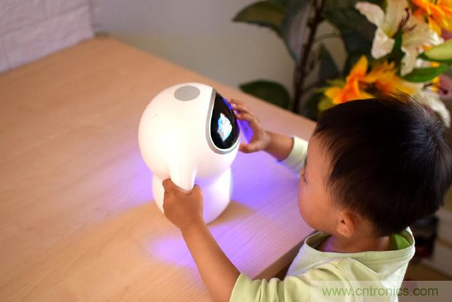 &ldquo;爸爸再不陪我，我就長大了&rdquo;&mdash;&mdash;小騰機(jī)器人