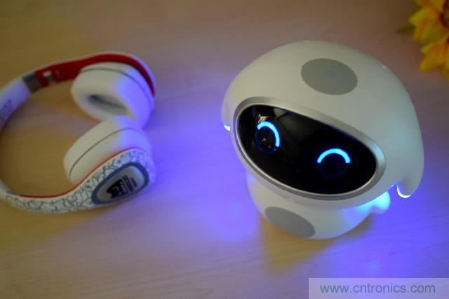 &ldquo;爸爸再不陪我，我就長大了&rdquo;&mdash;&mdash;小騰機(jī)器人