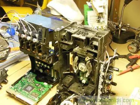 廢舊收音機(jī)如何變身成酷炫機(jī)器人？