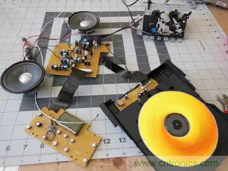 廢舊收音機(jī)如何變身成酷炫機(jī)器人？