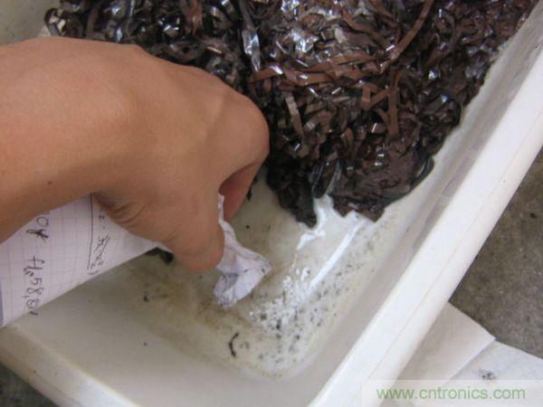 藝術源于生活，用生活中的物件也能制作磁流體