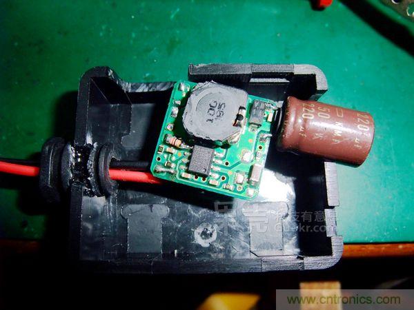 常出差的工程師適合DIY一款這樣的車(chē)用手機(jī)充電器