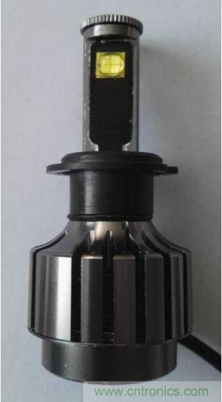 采用大功率陶瓷基LEDs 制造的汽車前大燈燈泡。