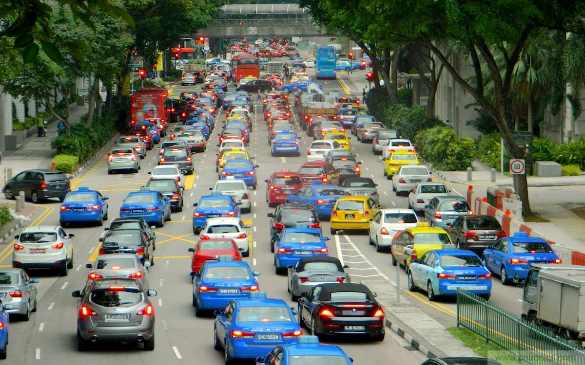 當(dāng)我們在談?wù)撟詣玉{駛時，我們到底在談?wù)撌裁矗? width=