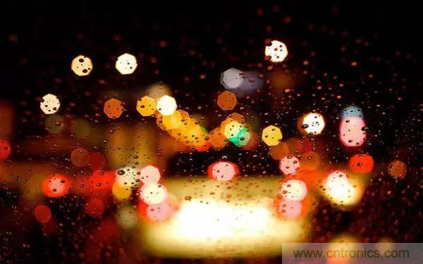 當(dāng)我們在談?wù)撟詣玉{駛時，我們到底在談?wù)撌裁矗? width=