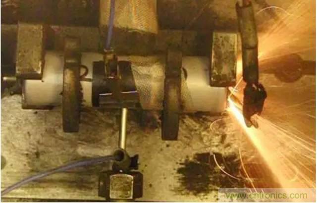 鋰離子電池安全測(cè)試解析：擠壓、針刺、短路