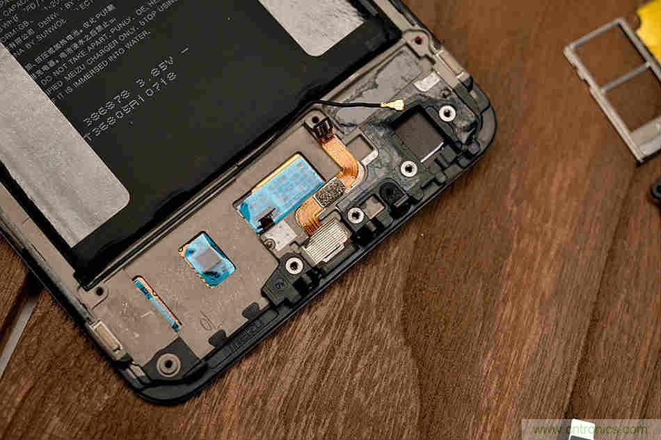 拆解魅族15 Plus：玩轉(zhuǎn)了新概念，但其工藝究竟如何？