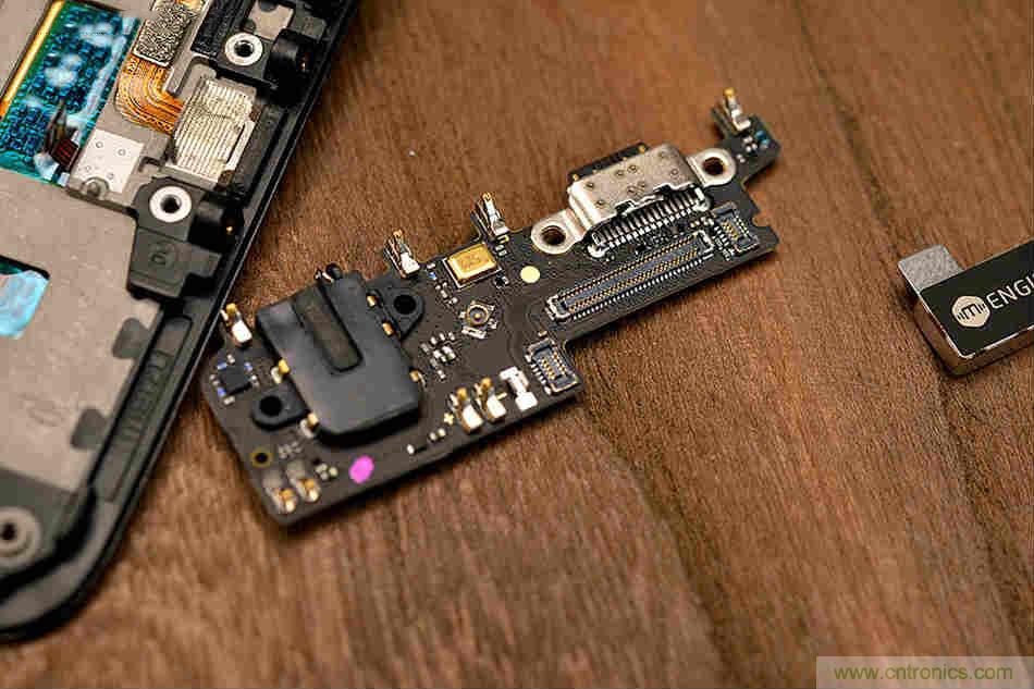 拆解魅族15 Plus：玩轉(zhuǎn)了新概念，但其工藝究竟如何？