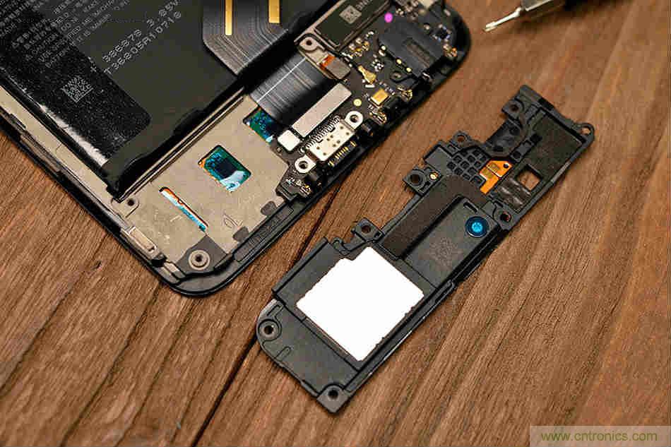 拆解魅族15 Plus：玩轉(zhuǎn)了新概念，但其工藝究竟如何？