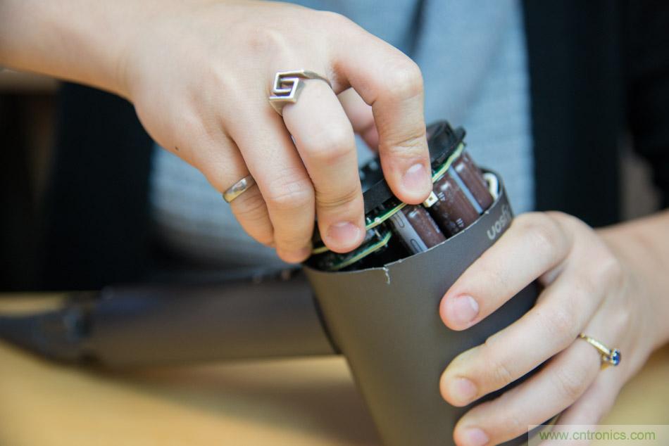 拆解戴森吹風(fēng)機(jī)：近三千元的價(jià)格貴在哪？