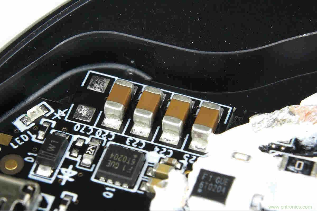 拆解對比：系出同門，小米、紫米無線充電器的差別有多大？