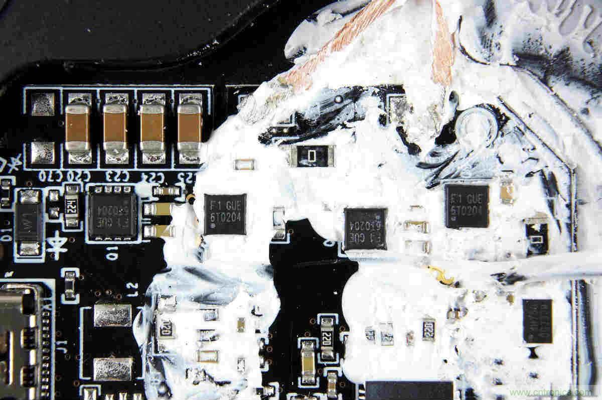 拆解對比：系出同門，小米、紫米無線充電器的差別有多大？