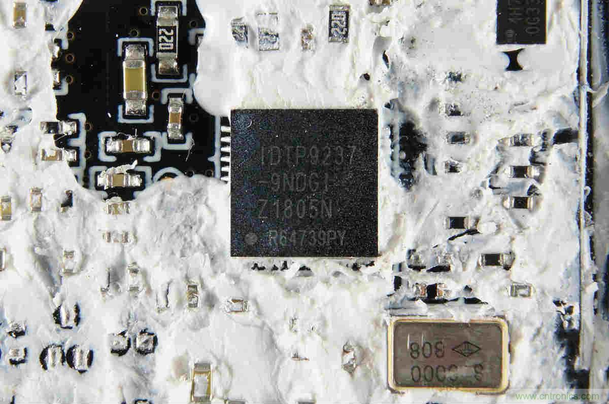 拆解對比：系出同門，小米、紫米無線充電器的差別有多大？