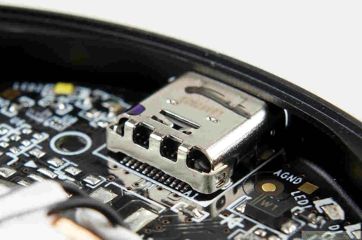 拆解對比：系出同門，小米、紫米無線充電器的差別有多大？