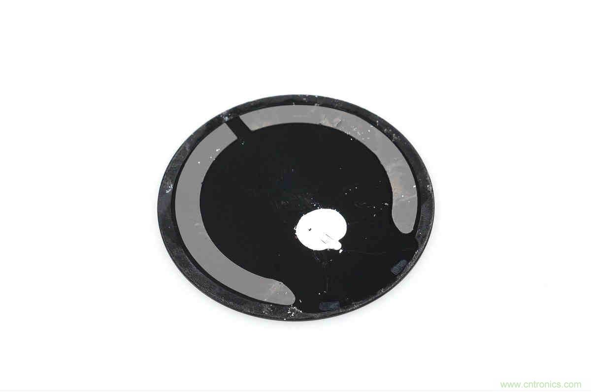 拆解對比：系出同門，小米、紫米無線充電器的差別有多大？