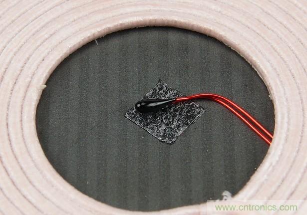 拆解對比：系出同門，小米、紫米無線充電器的差別有多大？