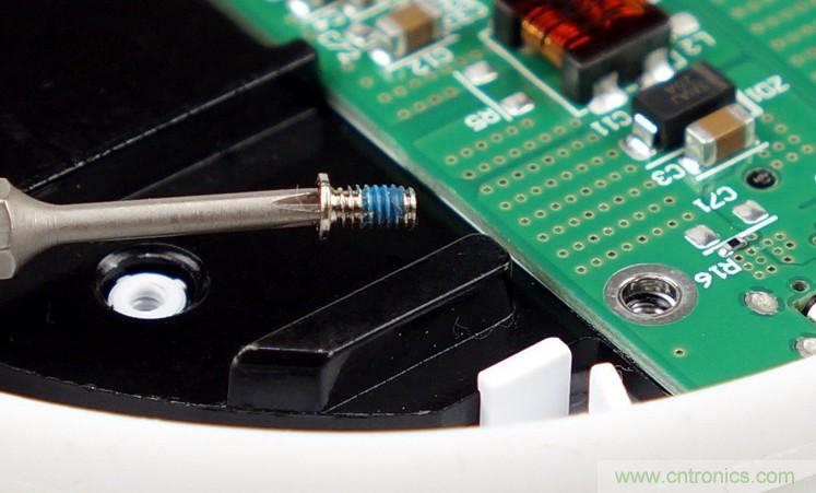 拆解對比：系出同門，小米、紫米無線充電器的差別有多大？