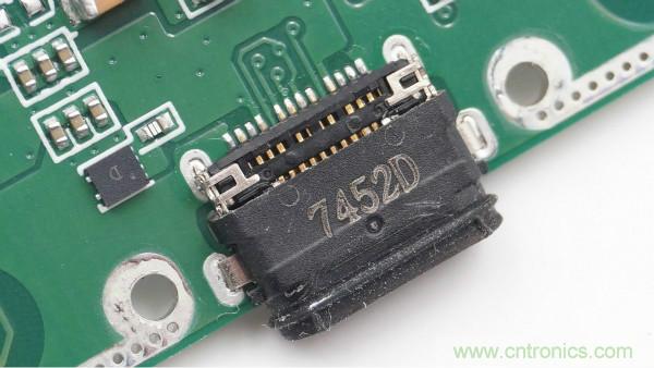 拆解華為保時(shí)捷設(shè)計(jì)快充無(wú)線充電器：憑啥能賣699？