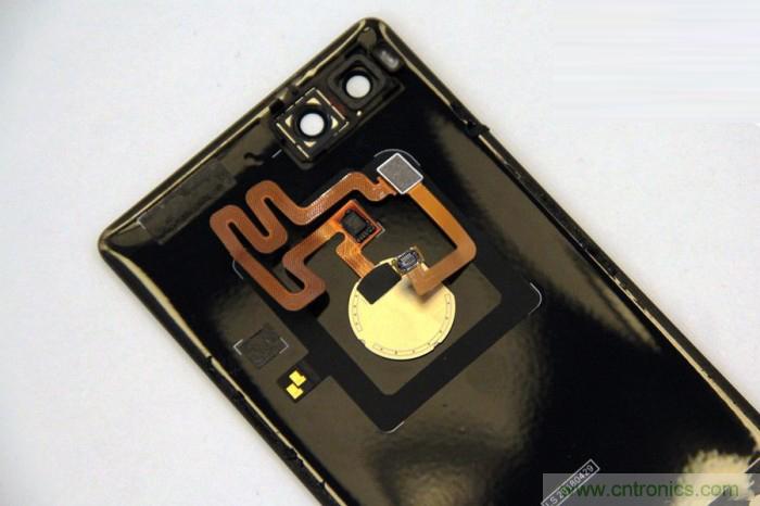 堅果R1拆解：內(nèi)部設計究竟如何？