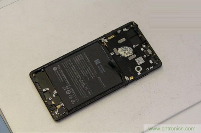 堅果R1拆解：內(nèi)部設計究竟如何？