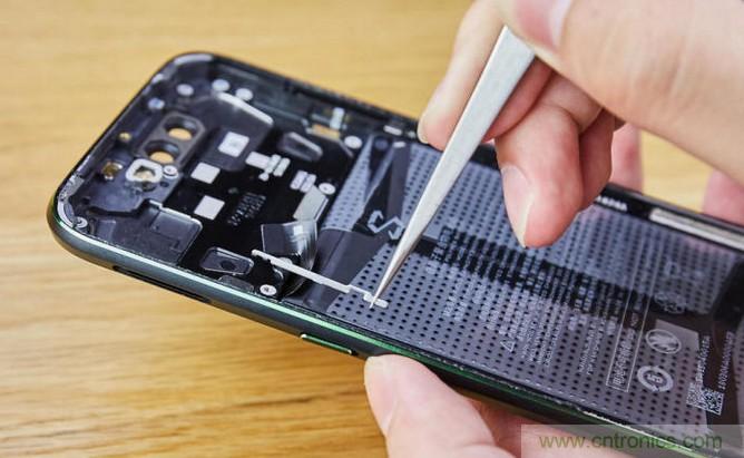 拆解黑鯊手機：多級直觸一體式液冷系統(tǒng)有什么門道？