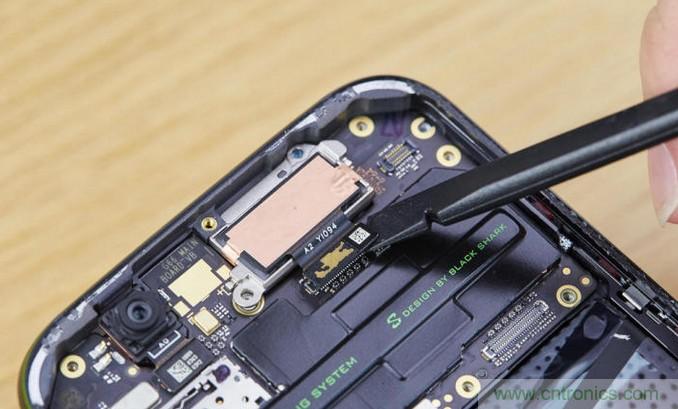 拆解黑鯊手機：多級直觸一體式液冷系統(tǒng)有什么門道？