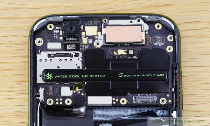 拆解黑鯊手機：多級直觸一體式液冷系統(tǒng)有什么門道？
