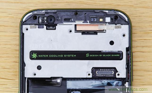 拆解黑鯊手機：多級直觸一體式液冷系統(tǒng)有什么門道？