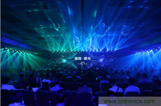 打破認(rèn)知！ITOO EDGE 5革命性智能中控上市在即，智能引擎如何為住宅注入智能化動(dòng)力