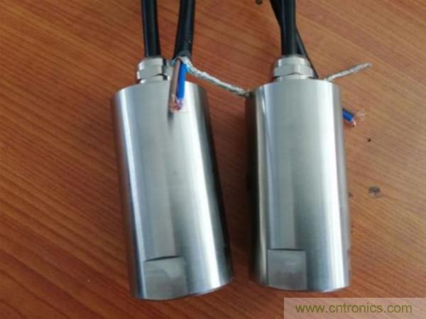 振動(dòng)傳感器的機(jī)電變換原理？主要的分類有哪些？