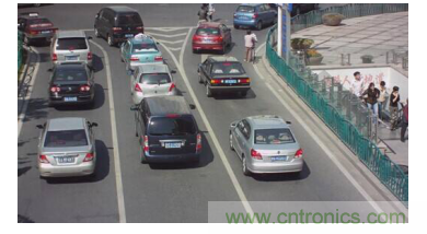 如何在車(chē)流涌動(dòng)的道路上運(yùn)用監(jiān)控系統(tǒng)？