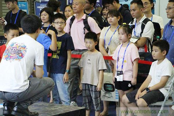 明年再見！&ldquo;WAIE 2019第四屆上海國際人工智能展覽會暨人工智能產(chǎn)業(yè)大會&rdquo;完美落幕！